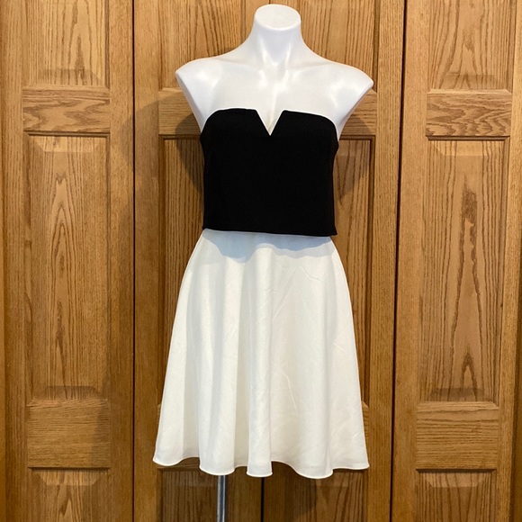 Halston Evening Dress - Picture 2 of 9